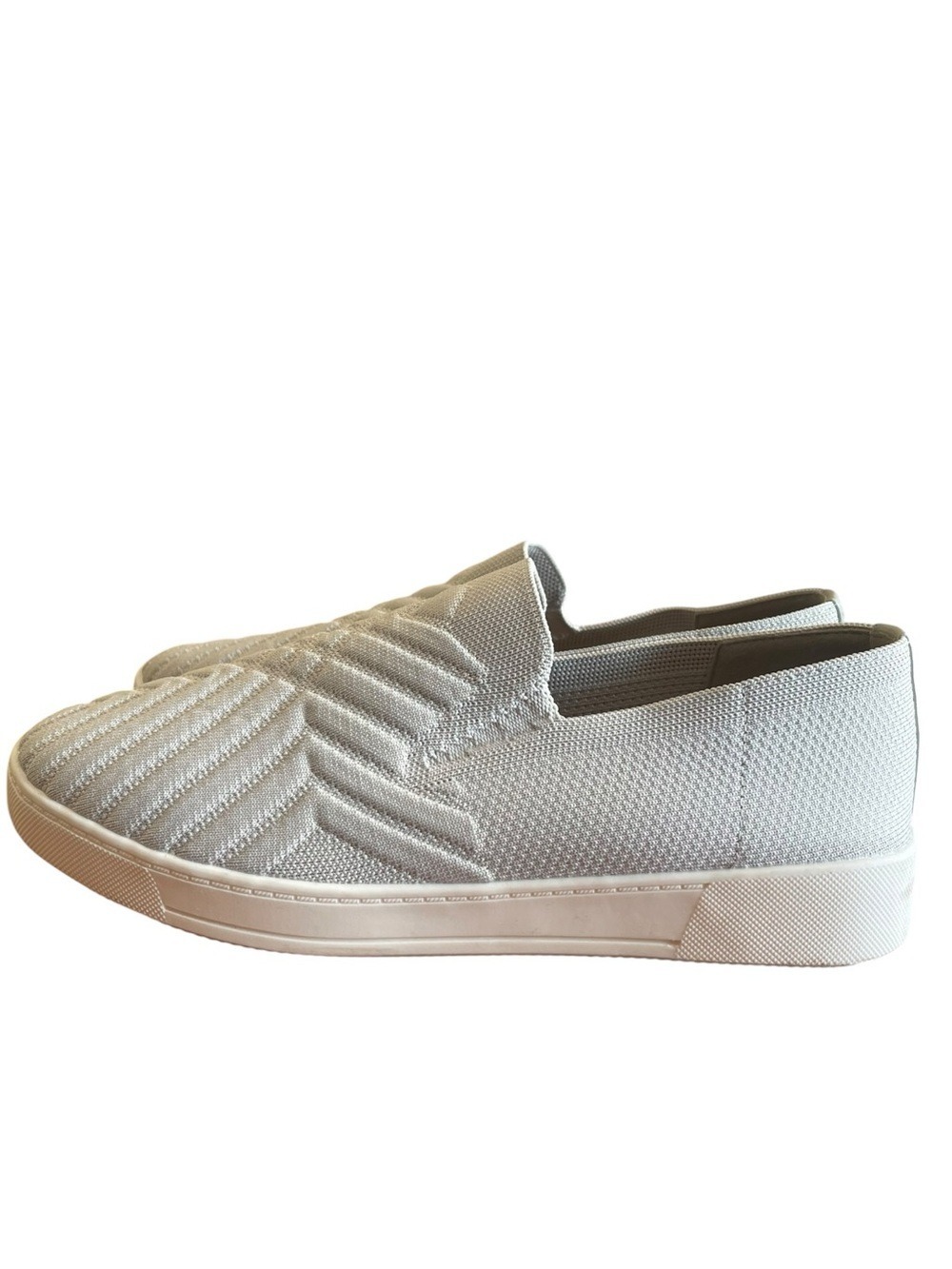 White Mountain Women’s Size 10 Light Gray Knit Slip On Sneakers
